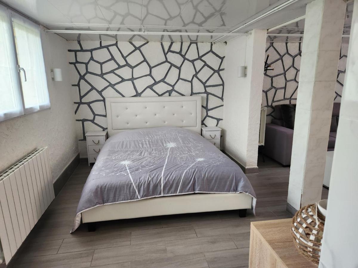 Studio, Pas De Collocation Possible Warmeriville Dış mekan fotoğraf